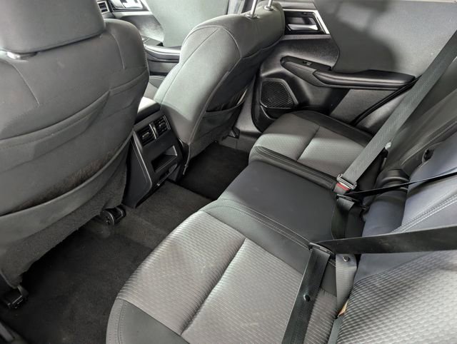 Used 2024 Mitsubishi Outlander ES image 17
