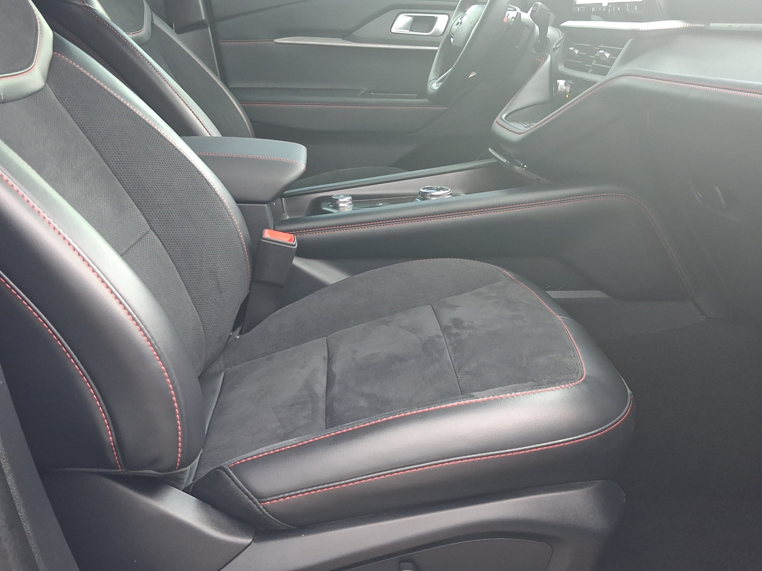Used 2025 Ford Explorer ST AWD/4WD image 32