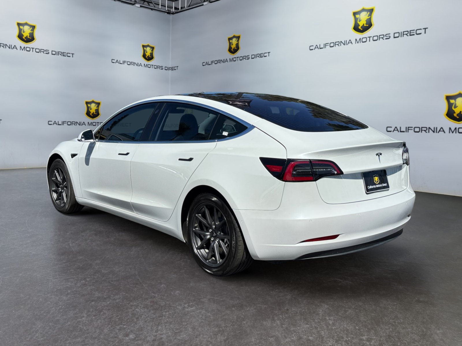 Used 2018 Tesla Model 3 Long Range RWD image 3