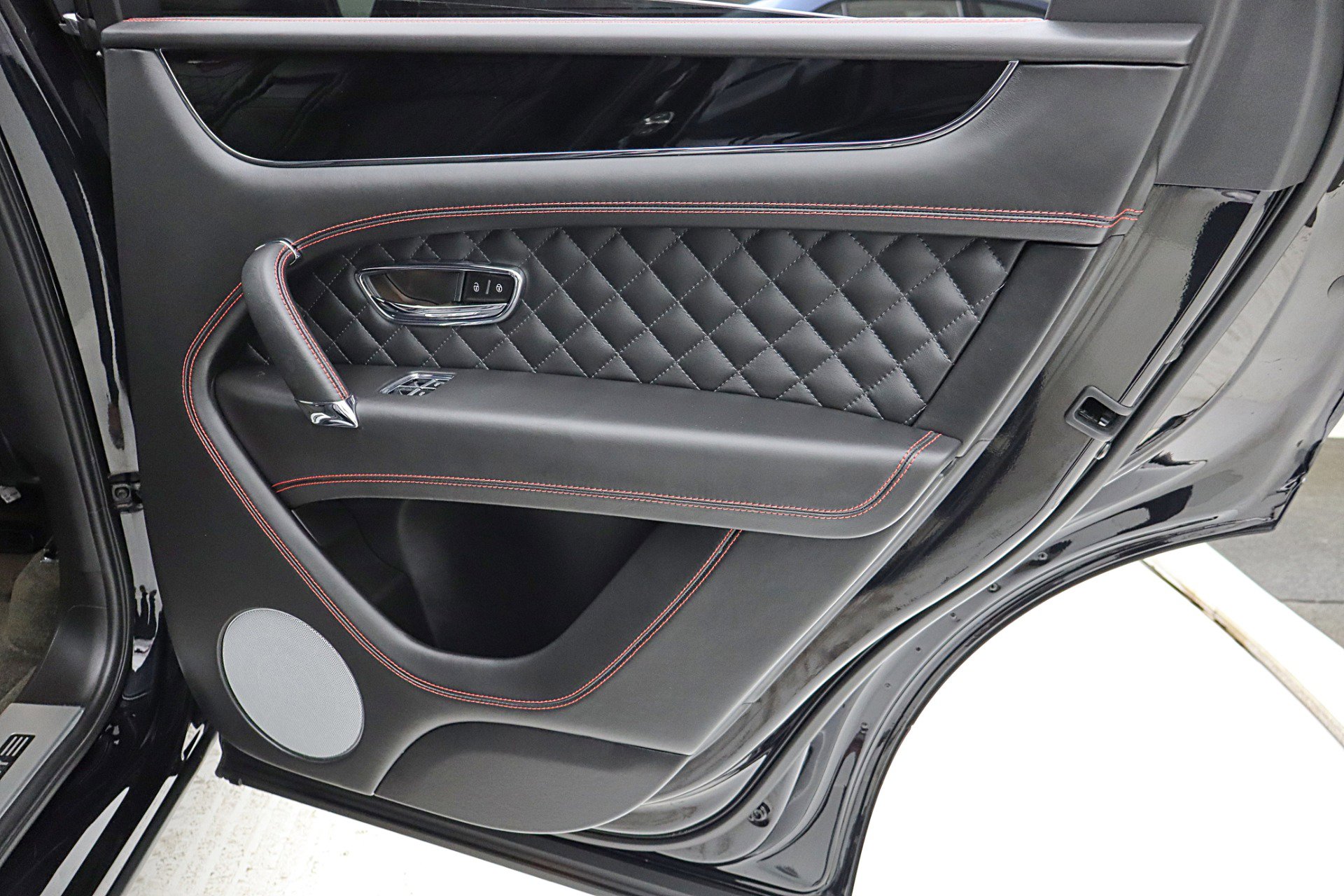 Certified 2017 Bentley Bentayga image 50