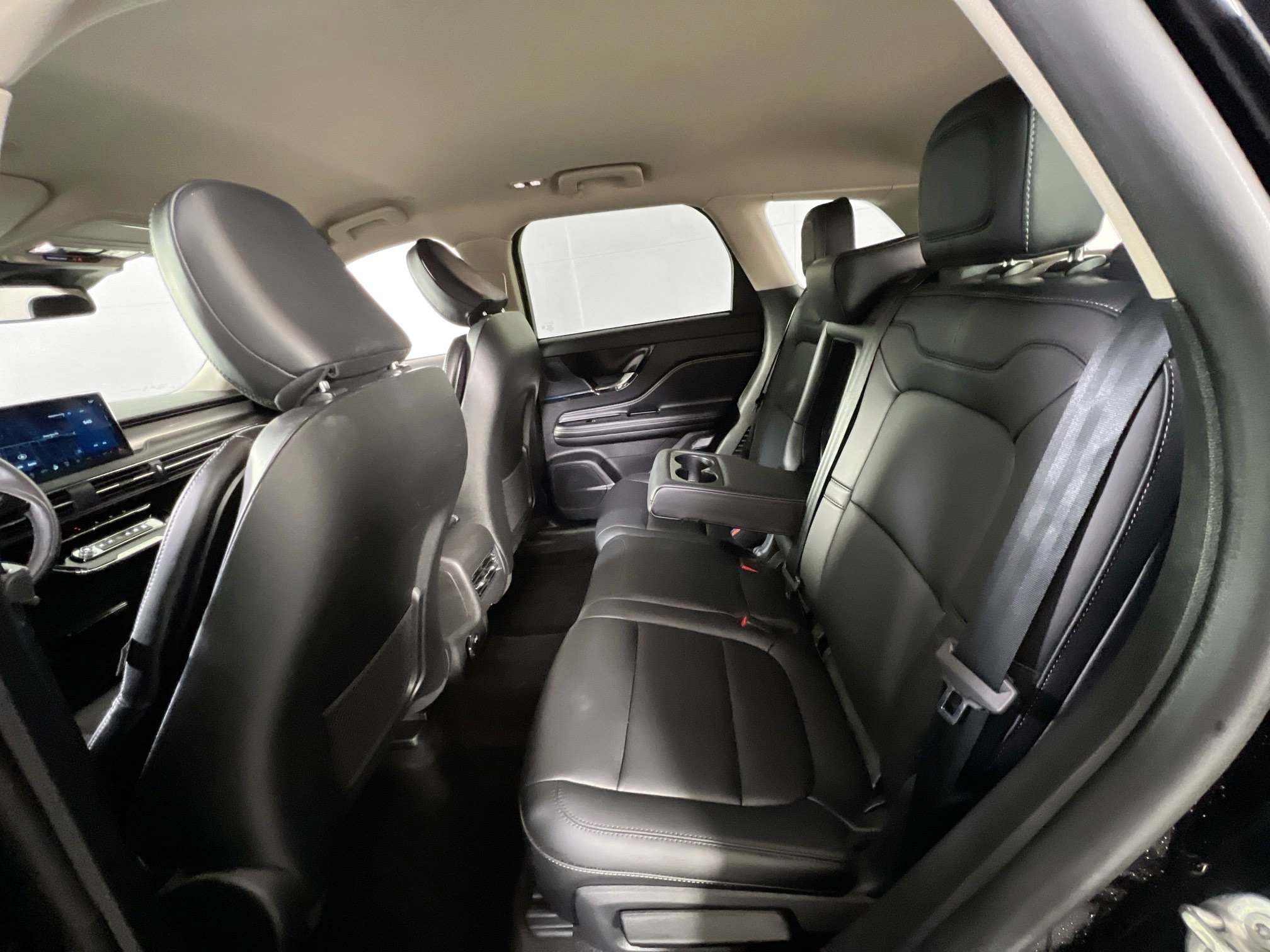 Used 2025 Lincoln Corsair AWD w/ Rear Removable Package Tray image 24