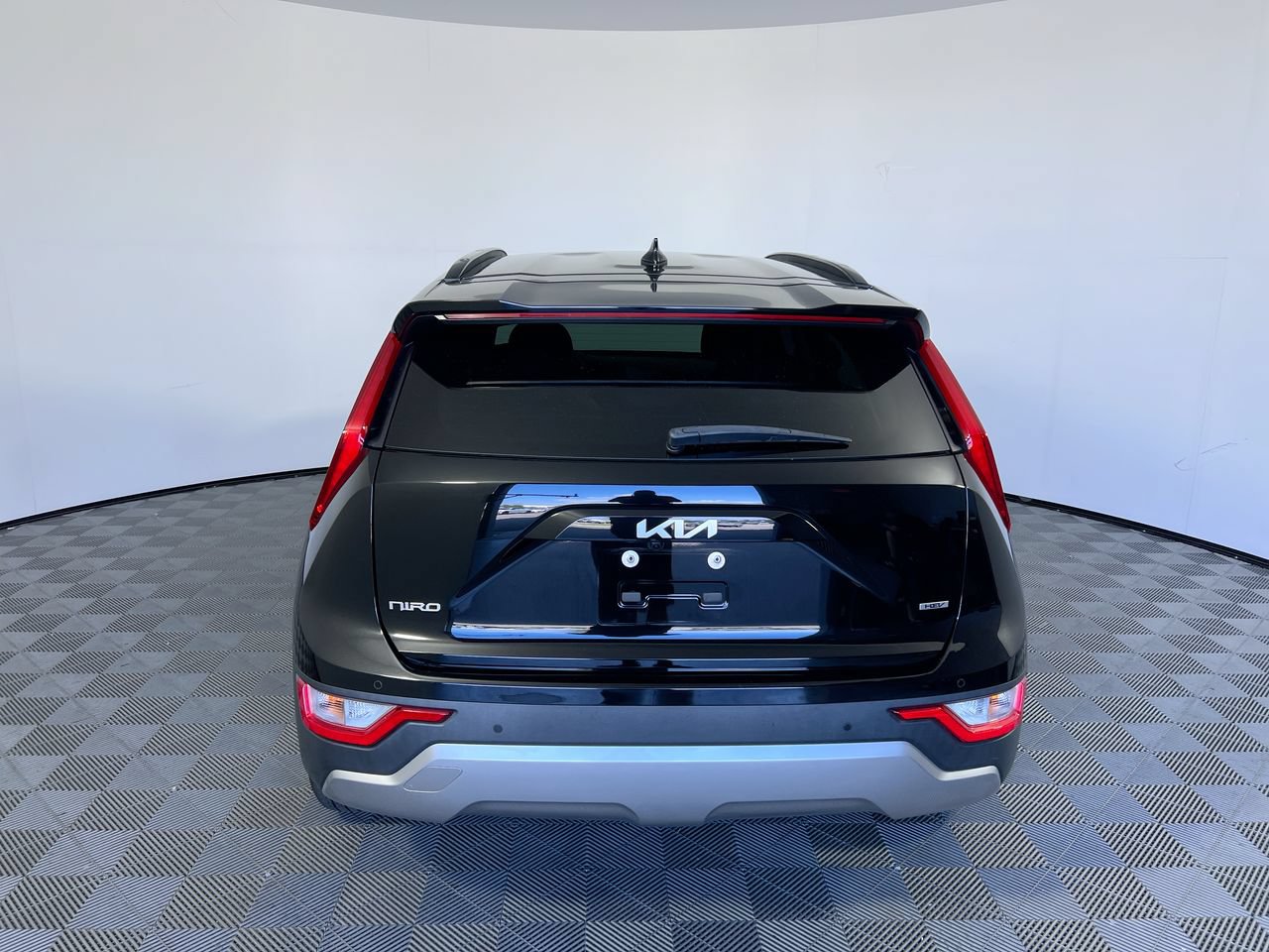 Certified 2024 Kia Niro EX FWD image 4