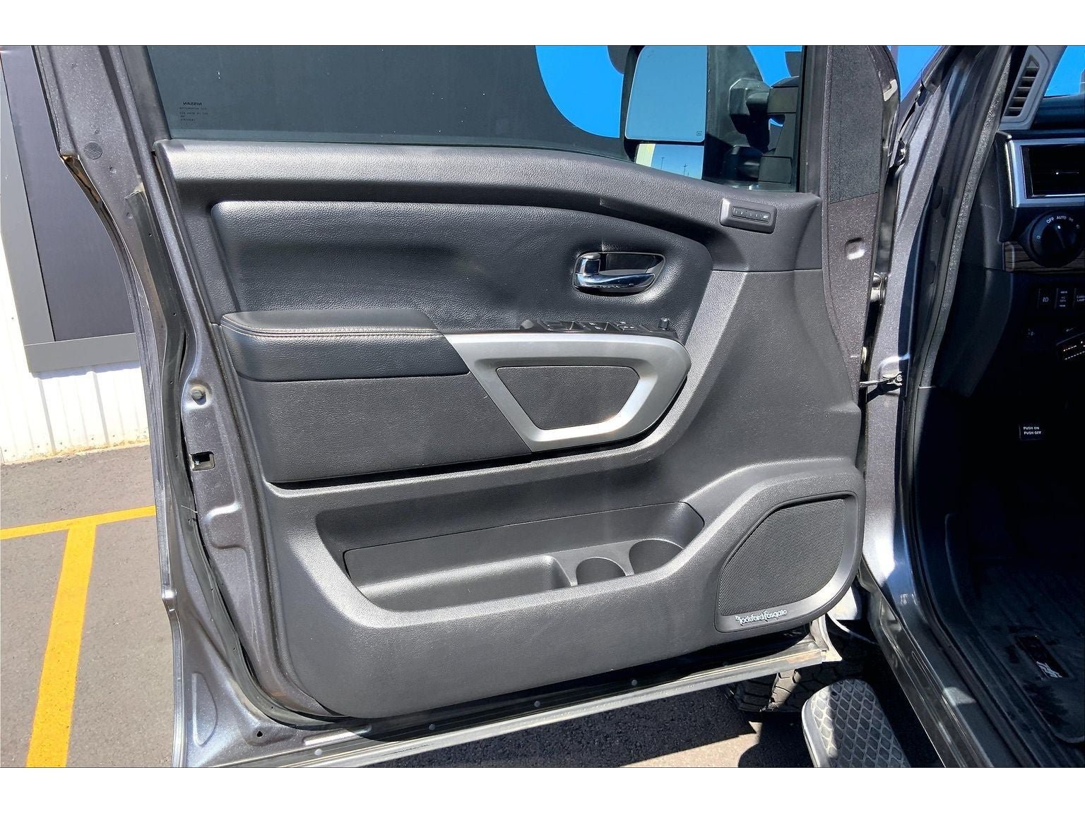 Used 2016 Nissan Titan SL AWD/4WD image 24