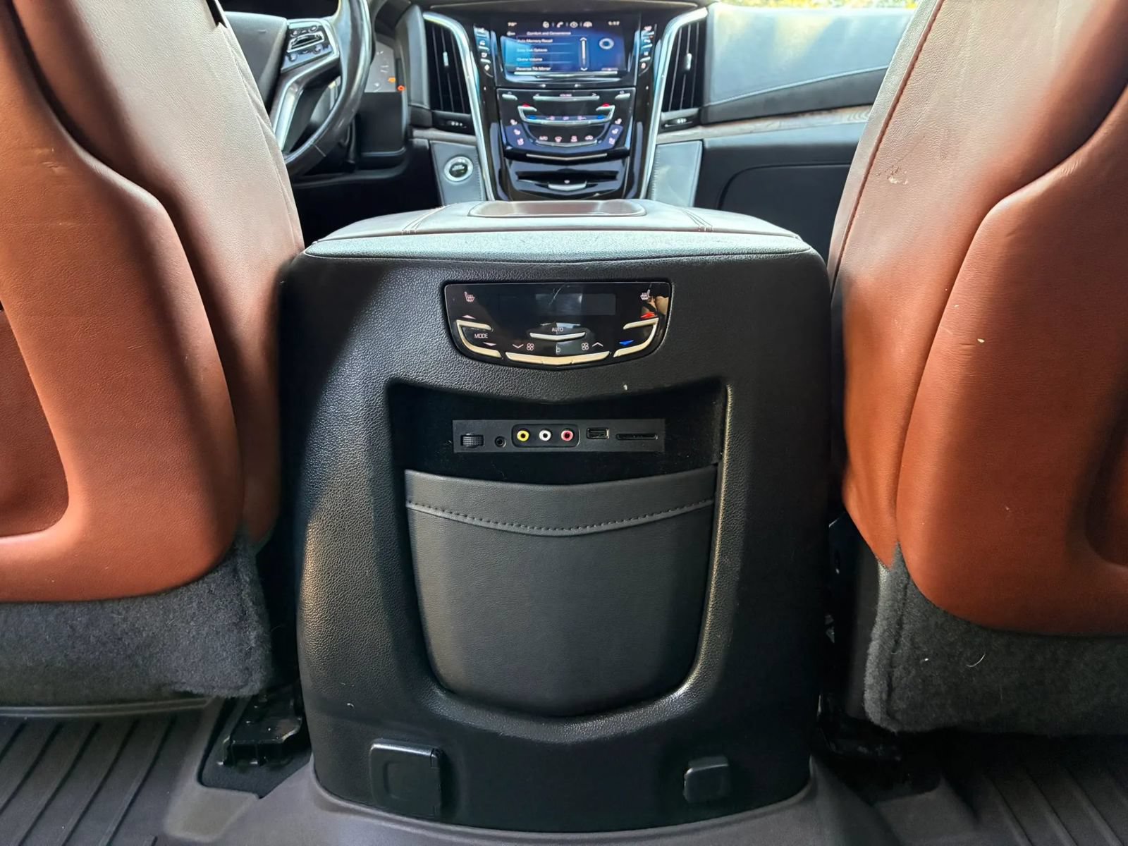 Used 2015 Cadillac Escalade Premium AWD/4WD image 39