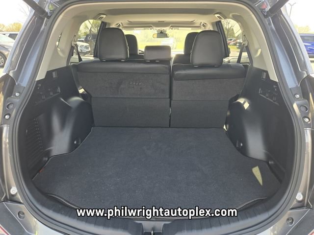 Used 2018 Toyota RAV4 XLE image 18