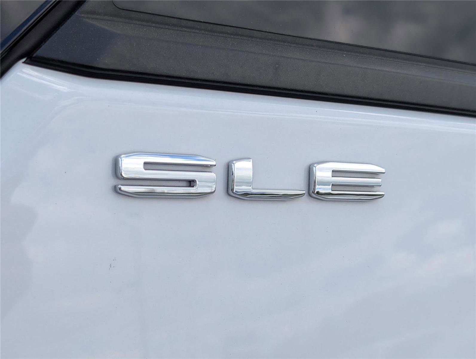 Used 2024 GMC Terrain SLE FWD image 9