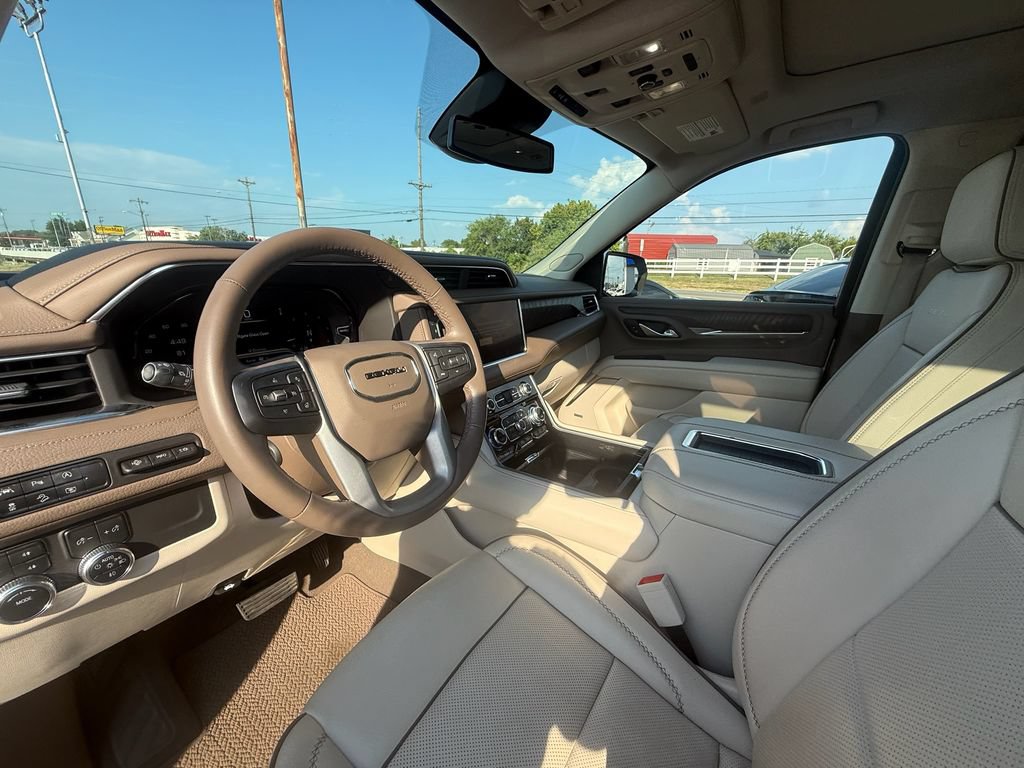 Used 2023 GMC Yukon XL Denali AWD/4WD image 14