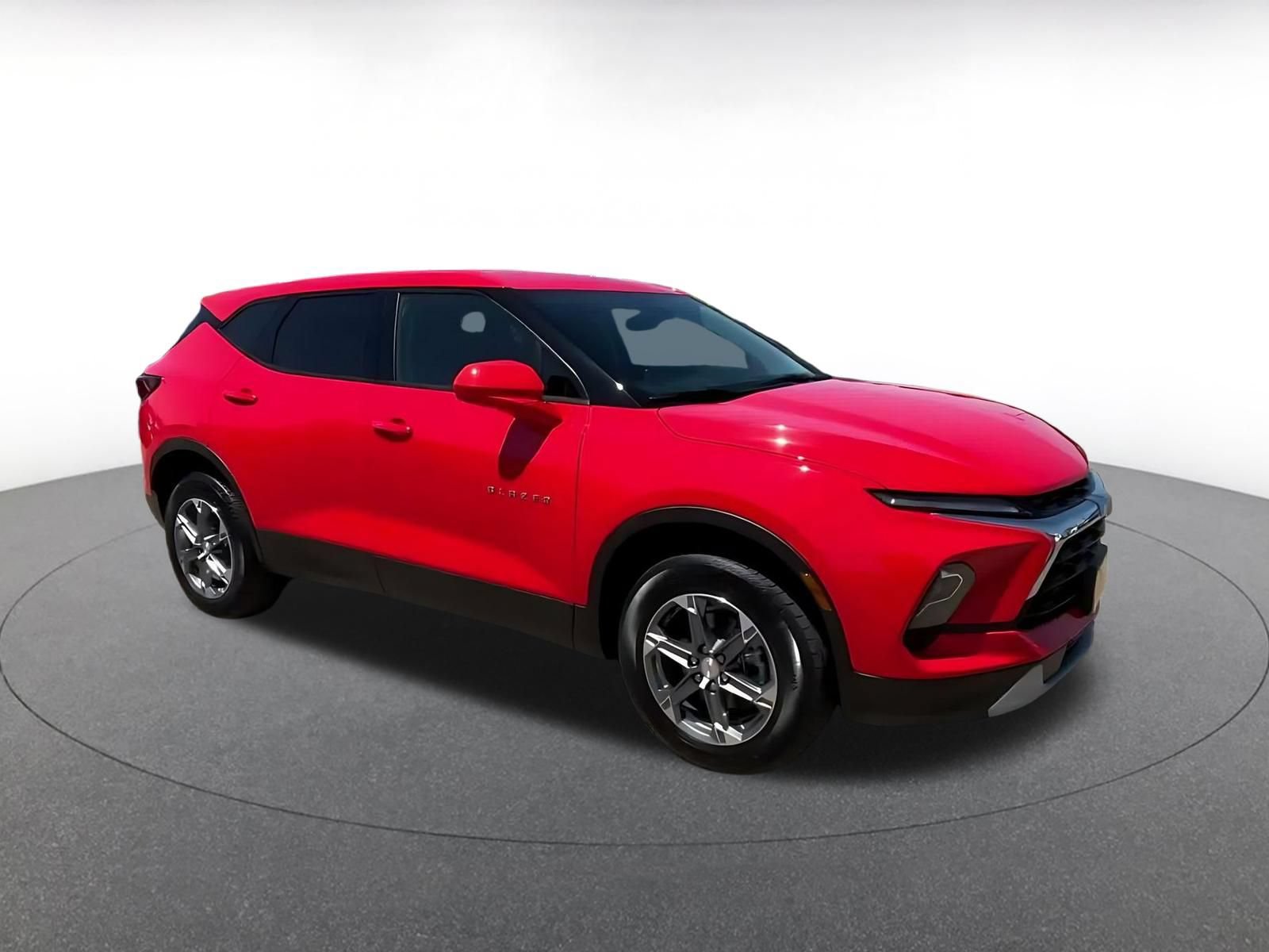 Used 2026 Chevrolet Blazer LT FWD image 2