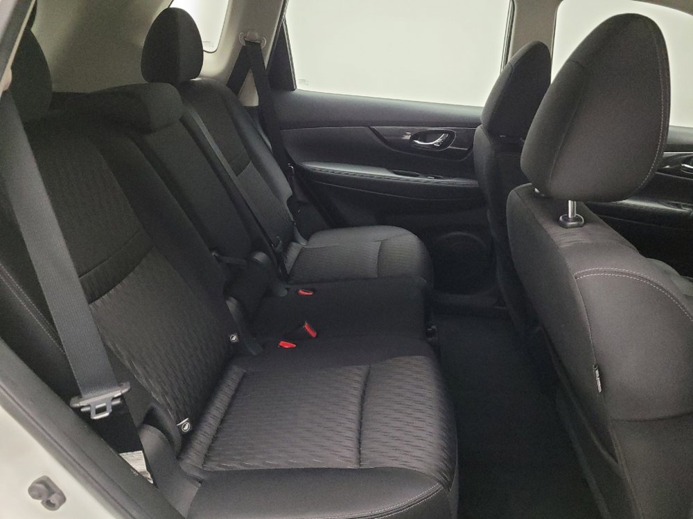 Used 2018 Nissan Rogue S image 19