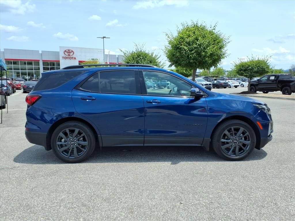 Used 2022 Chevrolet Equinox RS w/ LPO, Floor Liner Package FWD image 3