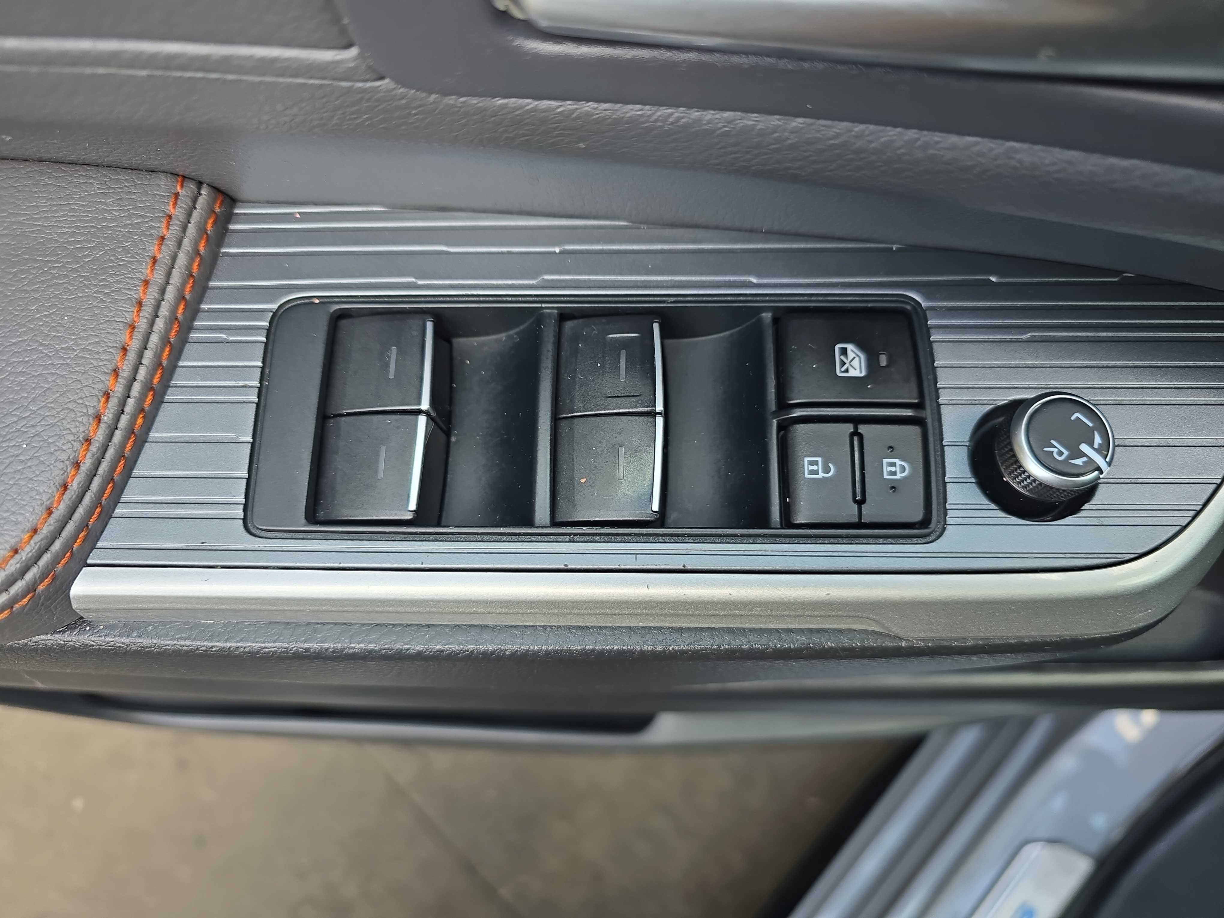 Used 2024 Toyota Sienna XSE FWD image 29