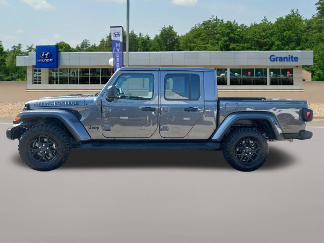 Used 2025 Jeep Gladiator Sport AWD/4WD image 9