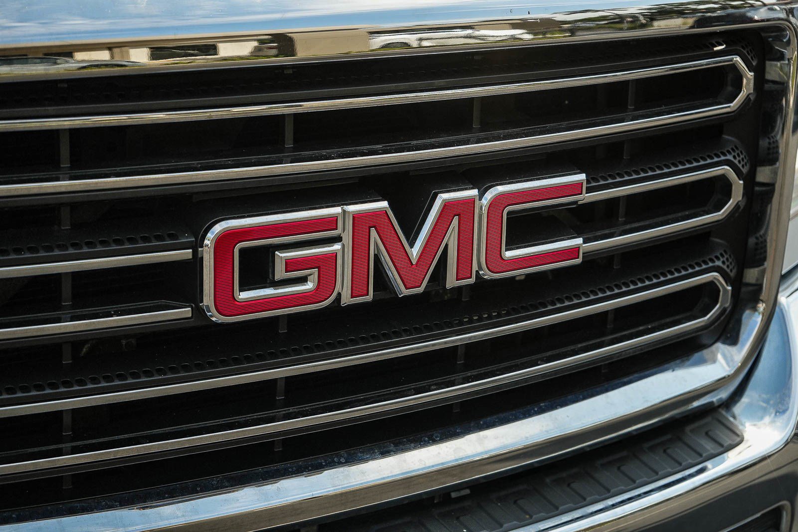 Used 2015 GMC Sierra 2500 SLT w/ SLT Preferred Package AWD/4WD image 9