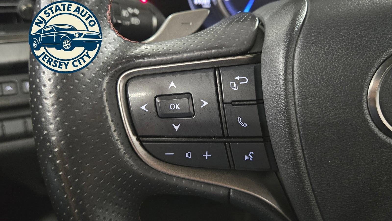 Used 2021 Lexus UX 200 F Sport w/ Accessory Package (Z1) FWD image 13