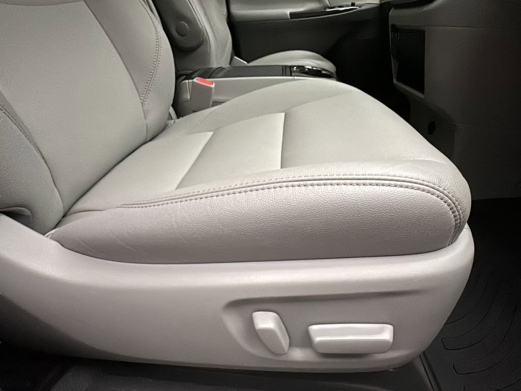 Used 2020 Toyota Sienna XLE w/ XLE Navigation Package AWD/4WD image 21