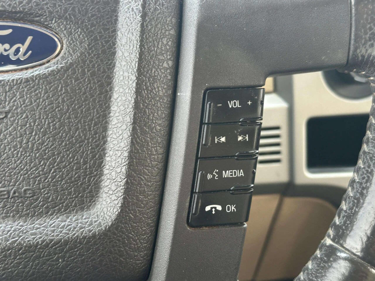 Used 2012 Ford F150 Lariat image 27