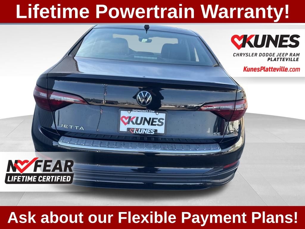 Used 2023 Volkswagen Jetta SE w/ Panoramic Sunroof Package image 5