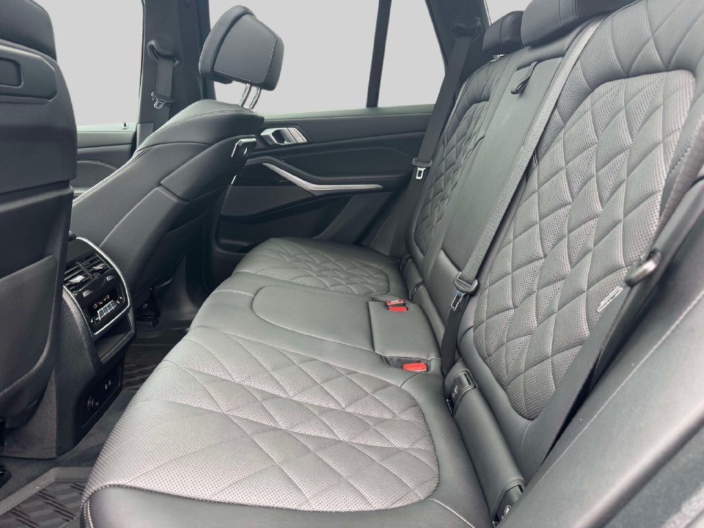 Used 2024 BMW X5 xDrive40i w/ M Sport Package AWD/4WD image 10