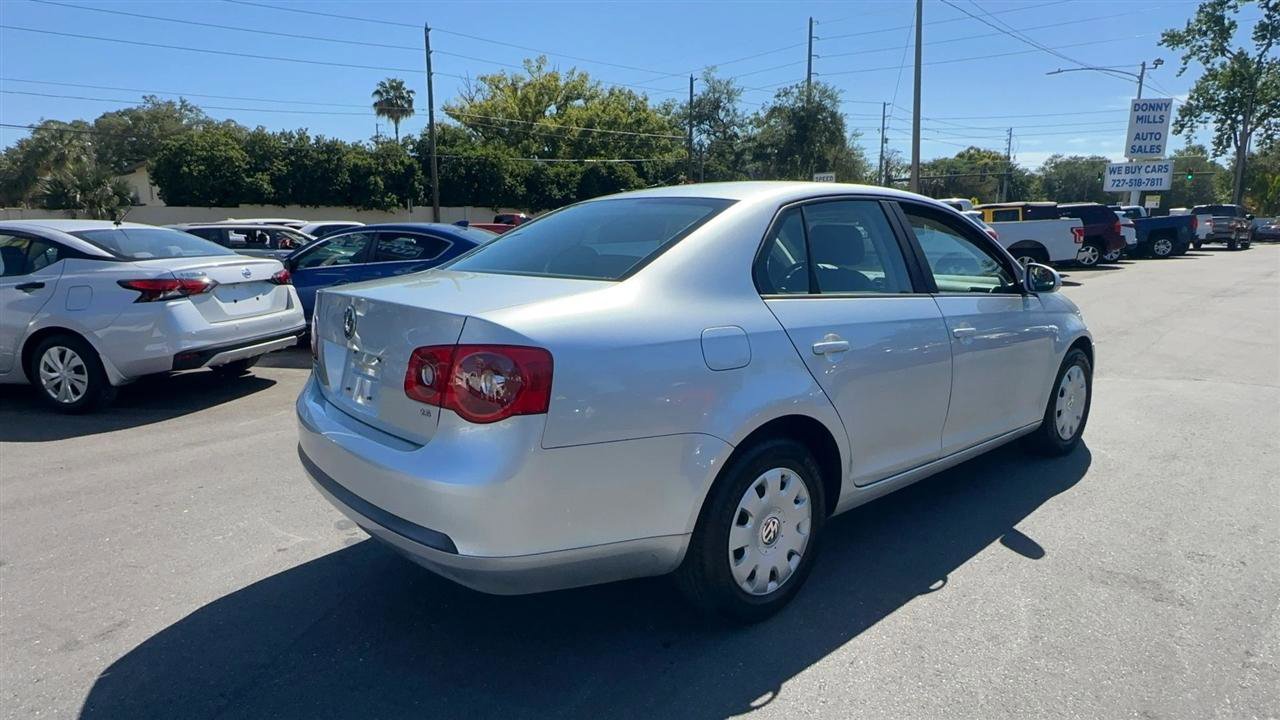 Used 2005 Volkswagen Jetta Value Edition FWD image 12