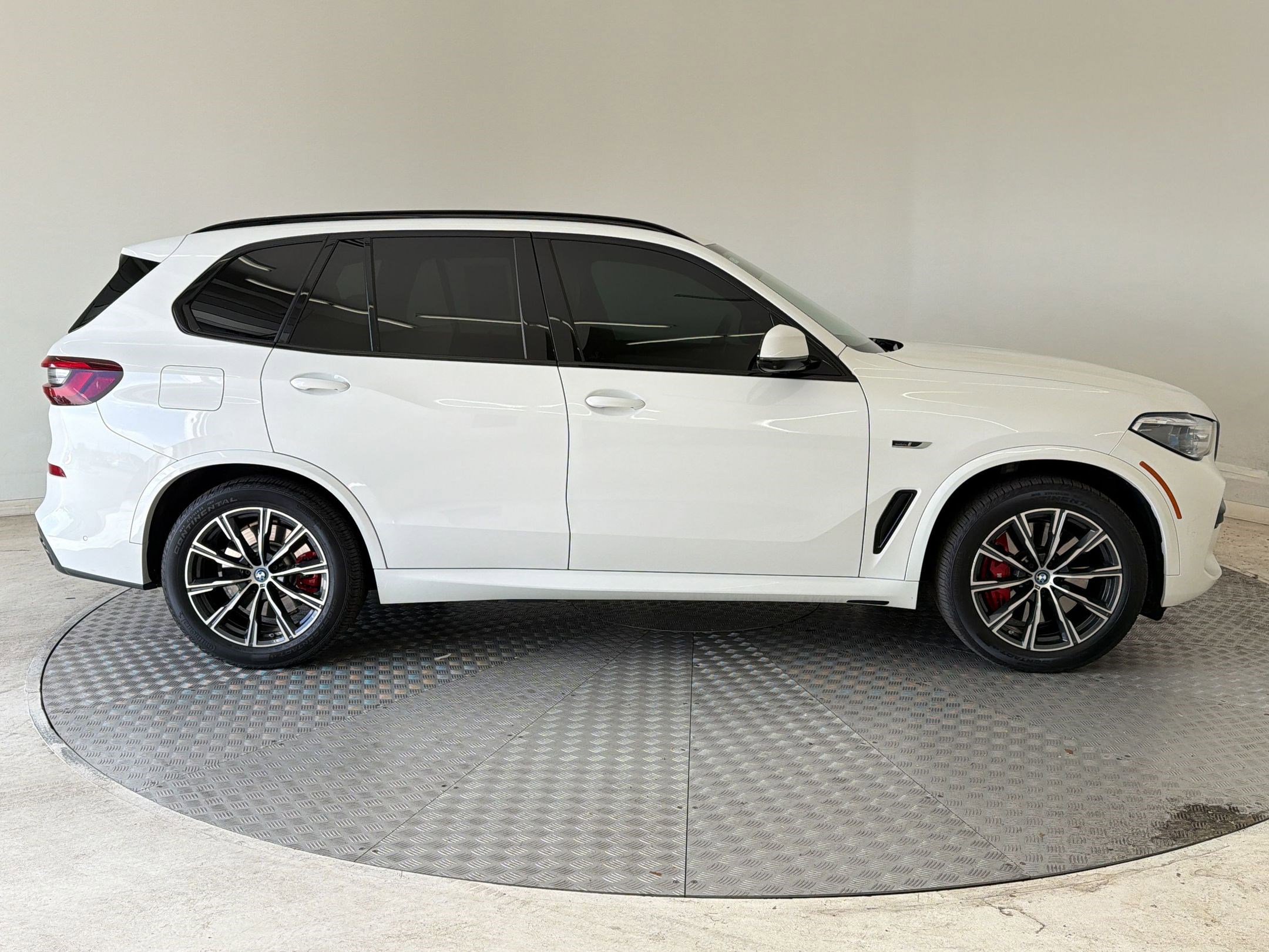 Certified 2023 BMW X5 xDrive45e w/ Executive Package image 8