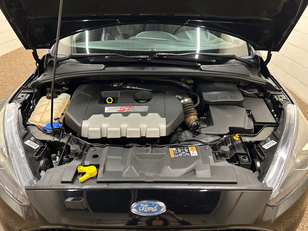 Used 2018 Ford Focus ST w/ Equipment Group 401A FWD image 13