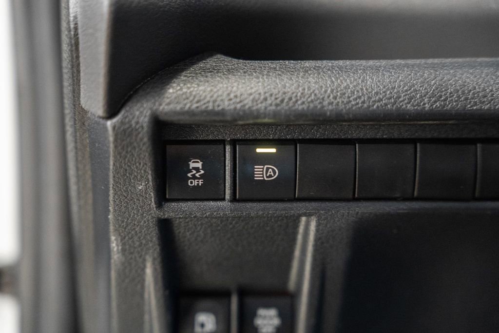 Used 2021 Toyota Sienna XSE image 40