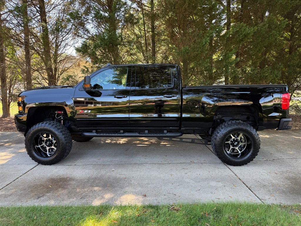 Used 2017 Chevrolet Silverado 2500 LTZ image 22