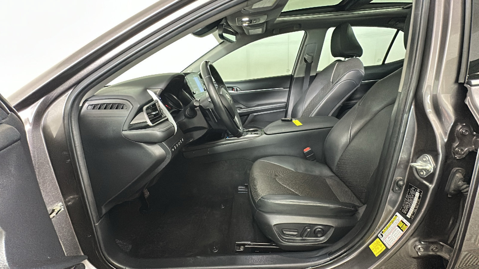 Used 2022 Toyota Camry XSE w/ Navigation Package FWD image 14