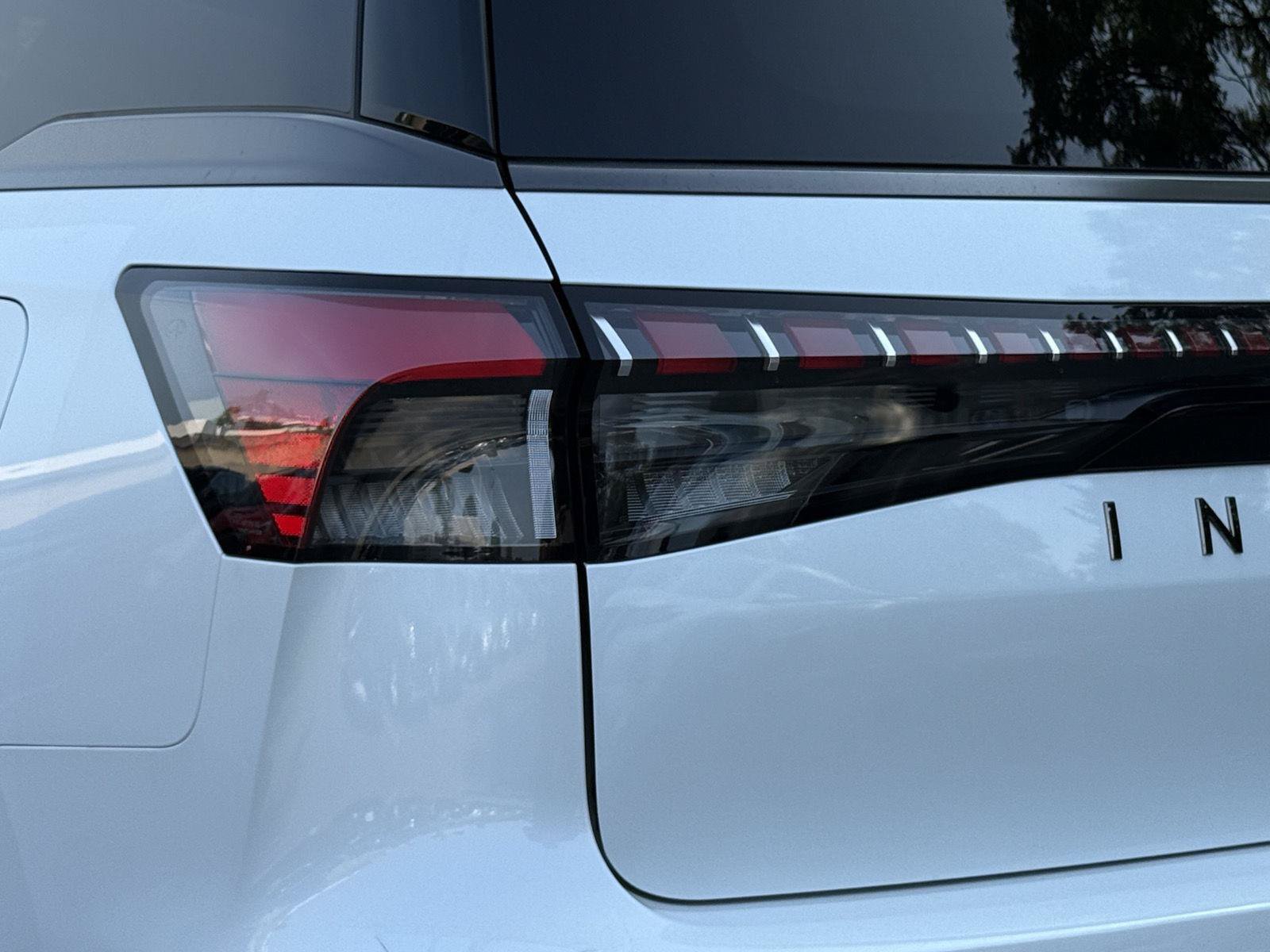 New 2027 INFINITI QX80 Sensory AWD/4WD image 9