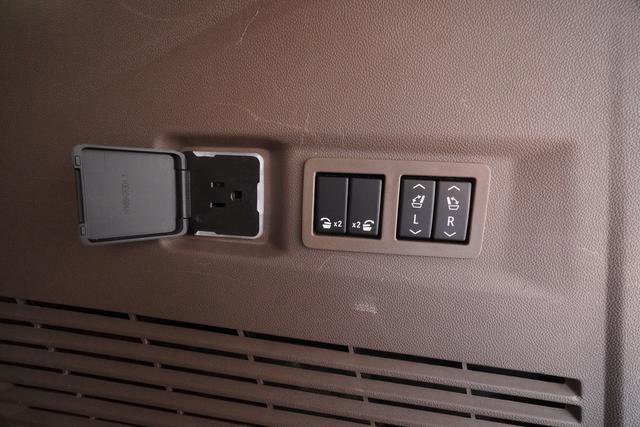 Used 2022 GMC Yukon Denali RWD image 28