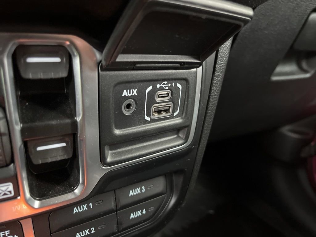 Used 2024 Jeep Wrangler Unlimited Sport AWD/4WD image 32
