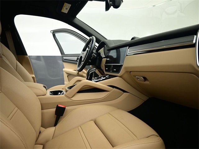 Used 2023 Porsche Cayenne S Platinum w/ Assistance Package image 36
