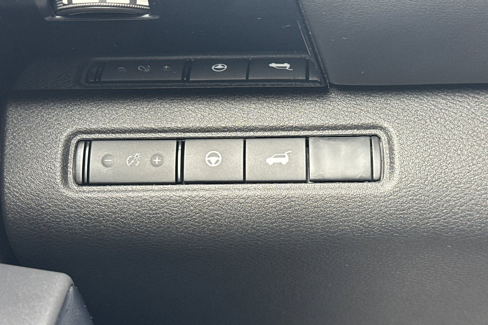 Certified 2025 Nissan Pathfinder SV image 43