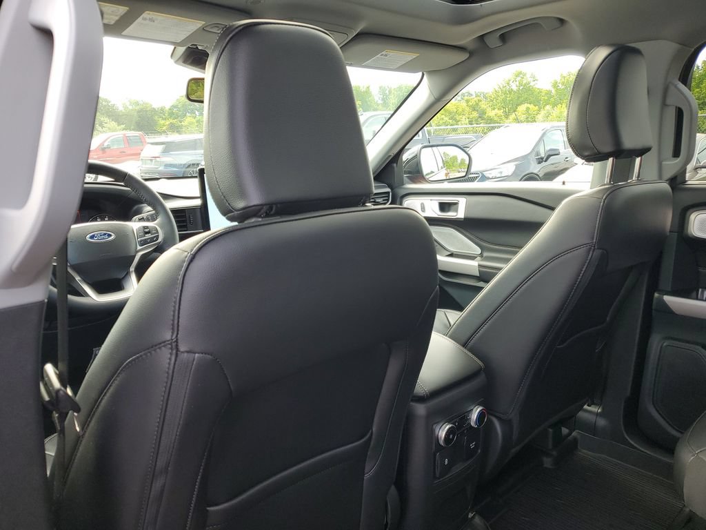 Used 2024 Ford Explorer Limited w/ Limited Technology Package AWD/4WD image 30