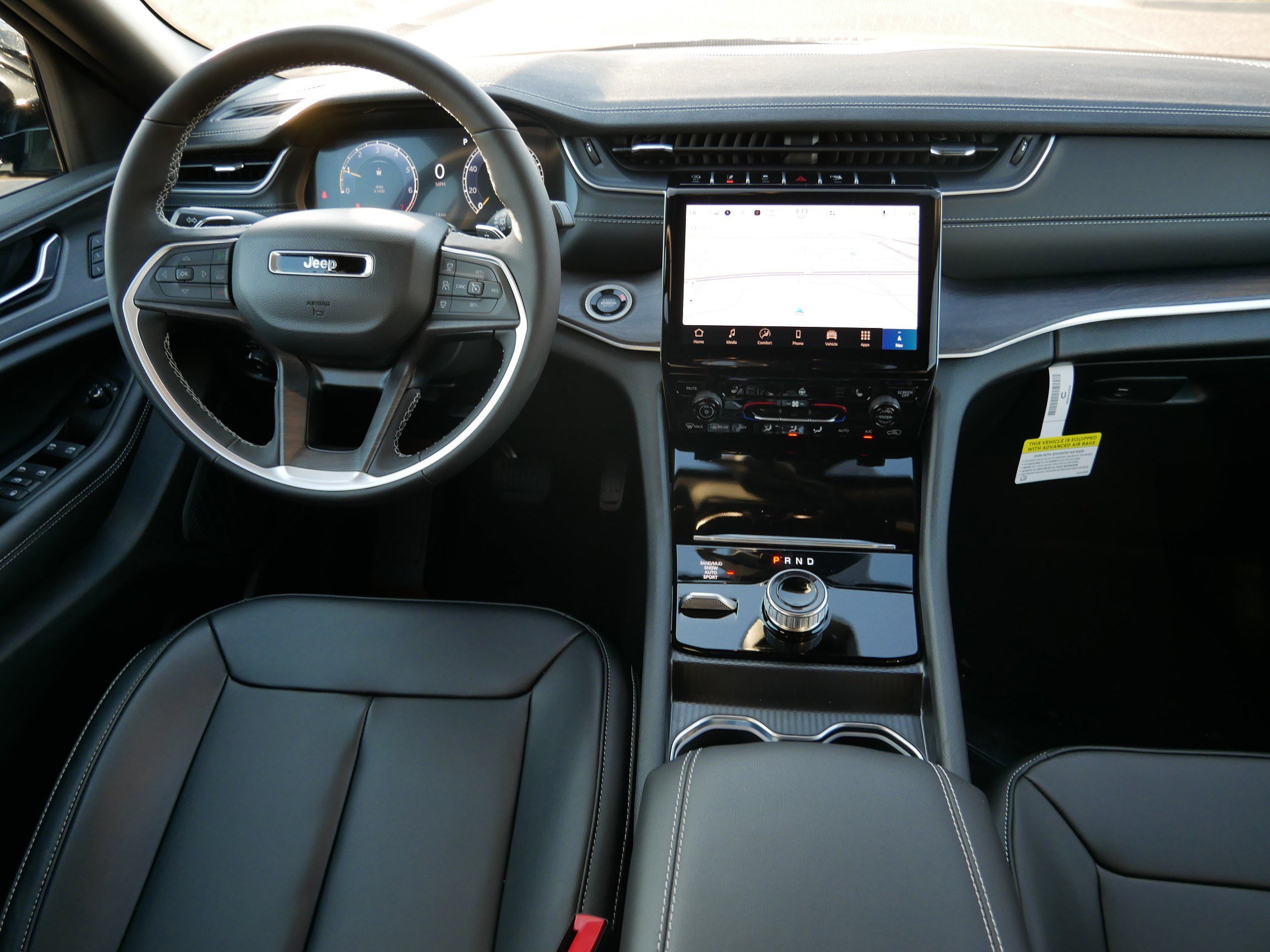 New 2025 Jeep Grand Cherokee Limited w/ Black Appearance Package image 10