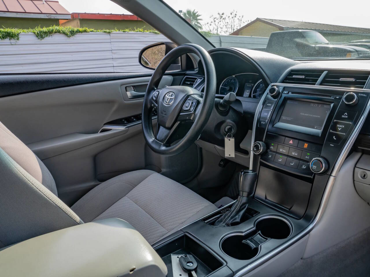 Used 2017 Toyota Camry LE image 19