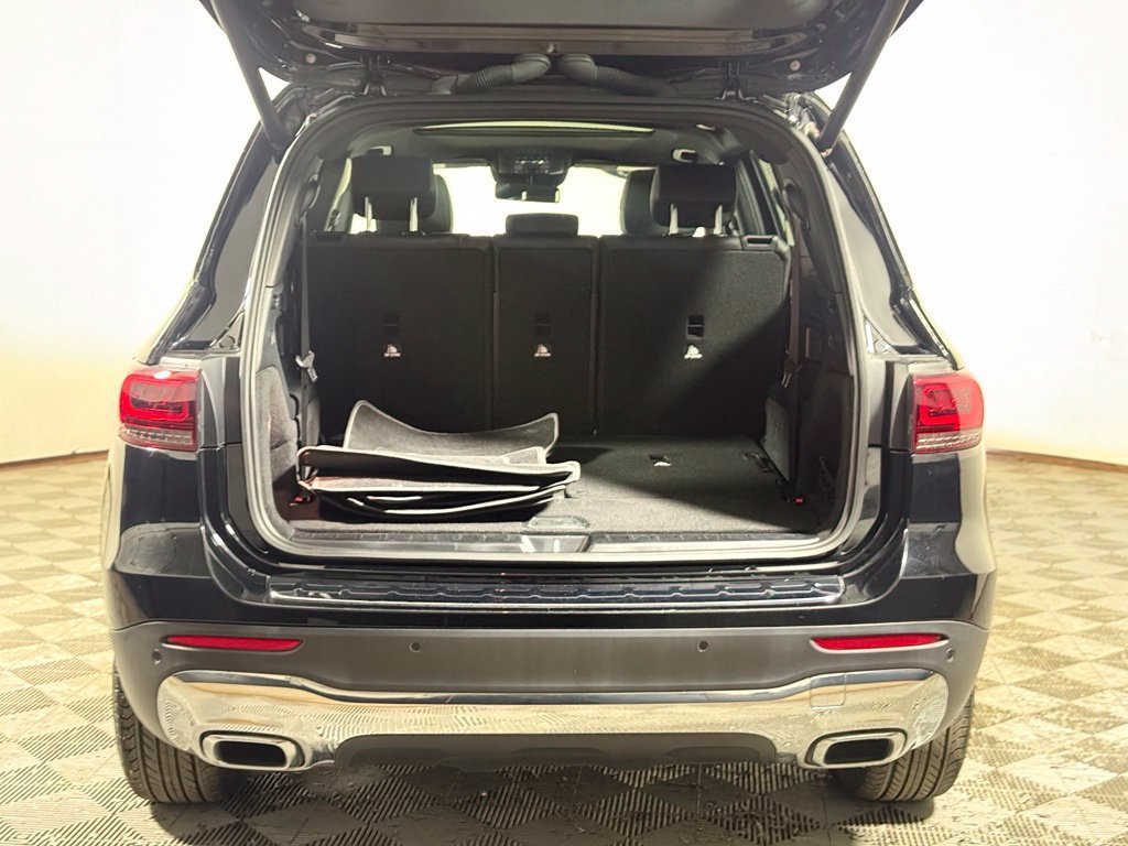Used 2023 Mercedes-Benz GLB 250 4MATIC w/ Premium Package image 6