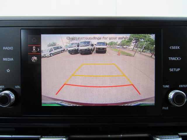 Used 2023 Kia Carnival LX image 11