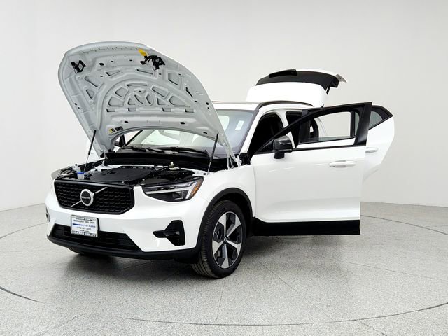 New 2026 Volvo XC40 B5 Plus w/ Protection Package Premier image 9