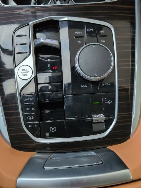 Used 2025 BMW X7 xDrive40i w/ Premium Package AWD/4WD image 21