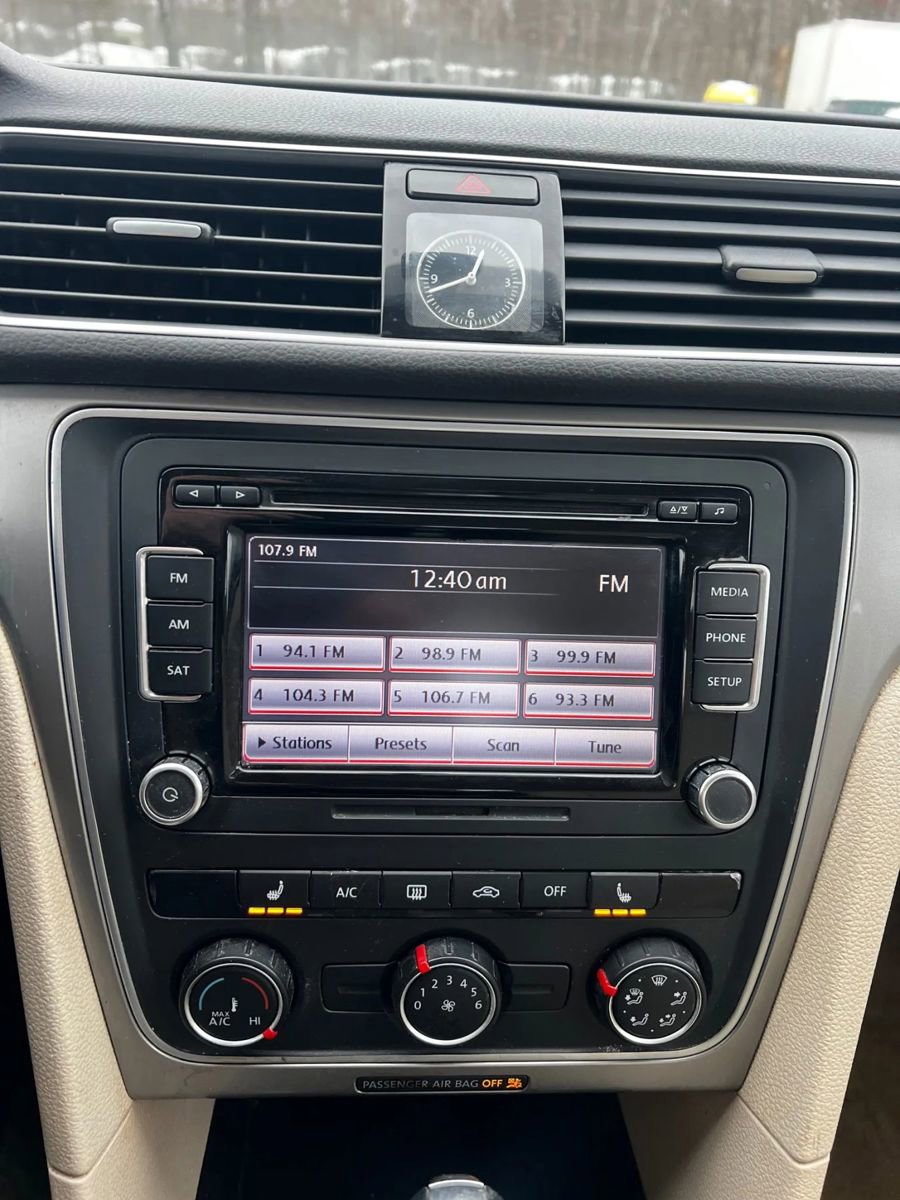 Used 2015 Volkswagen Passat 1.8T Limited Edition image 17