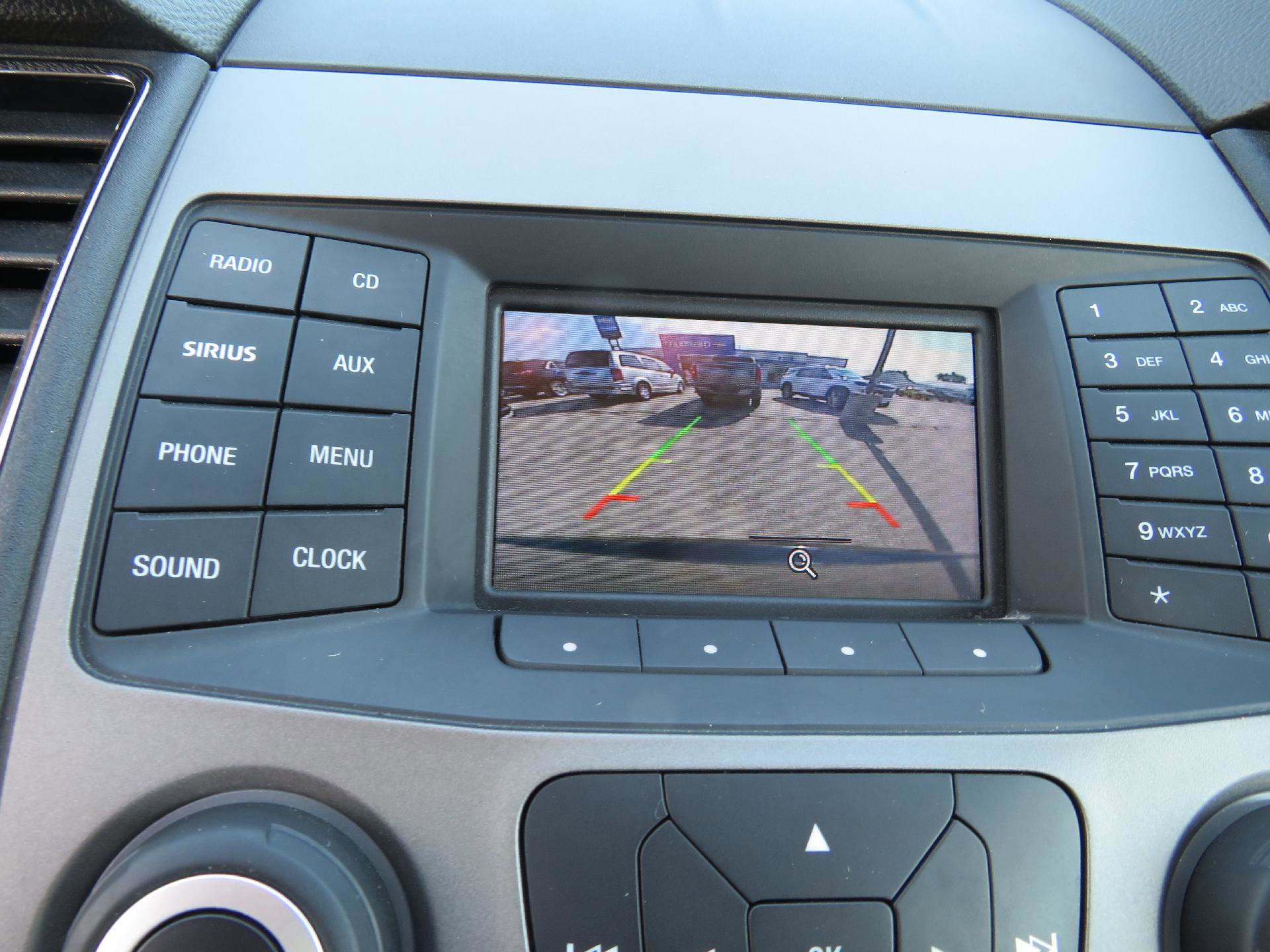 Used 2017 Ford Taurus SE image 6