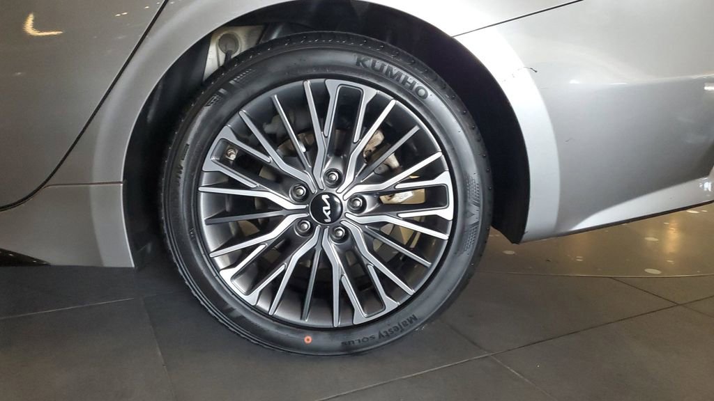 Used 2023 Kia Forte GT-Line w/ GT-Line Premium Package image 6