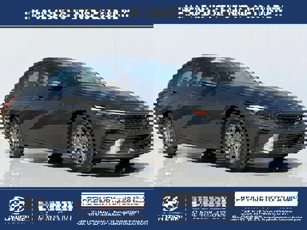 Certified 2025 Hyundai Elantra SE w/ Cargo Package