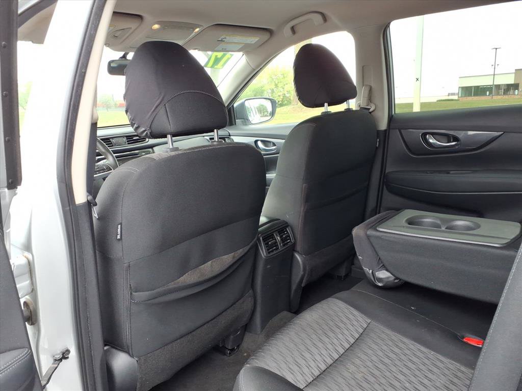 Used 2017 Nissan Rogue SV AWD/4WD image 25