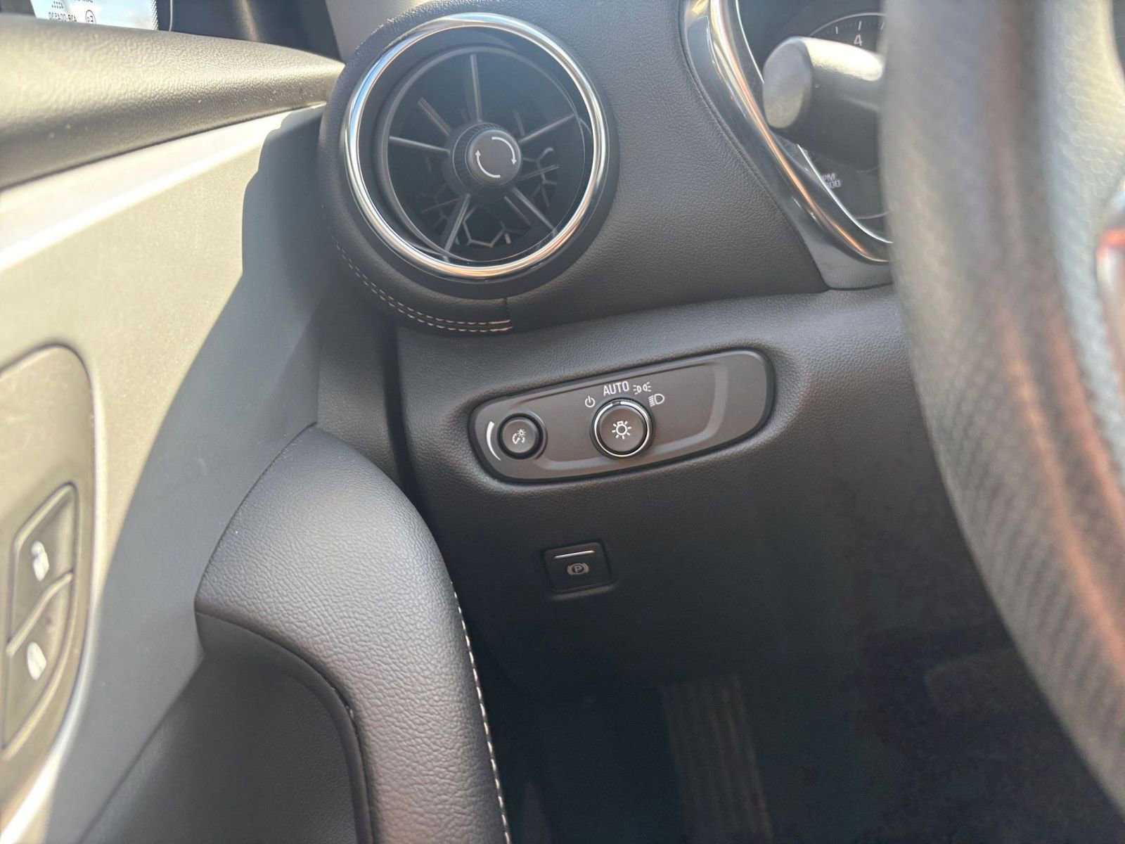 Used 2025 Chevrolet Blazer LT image 35