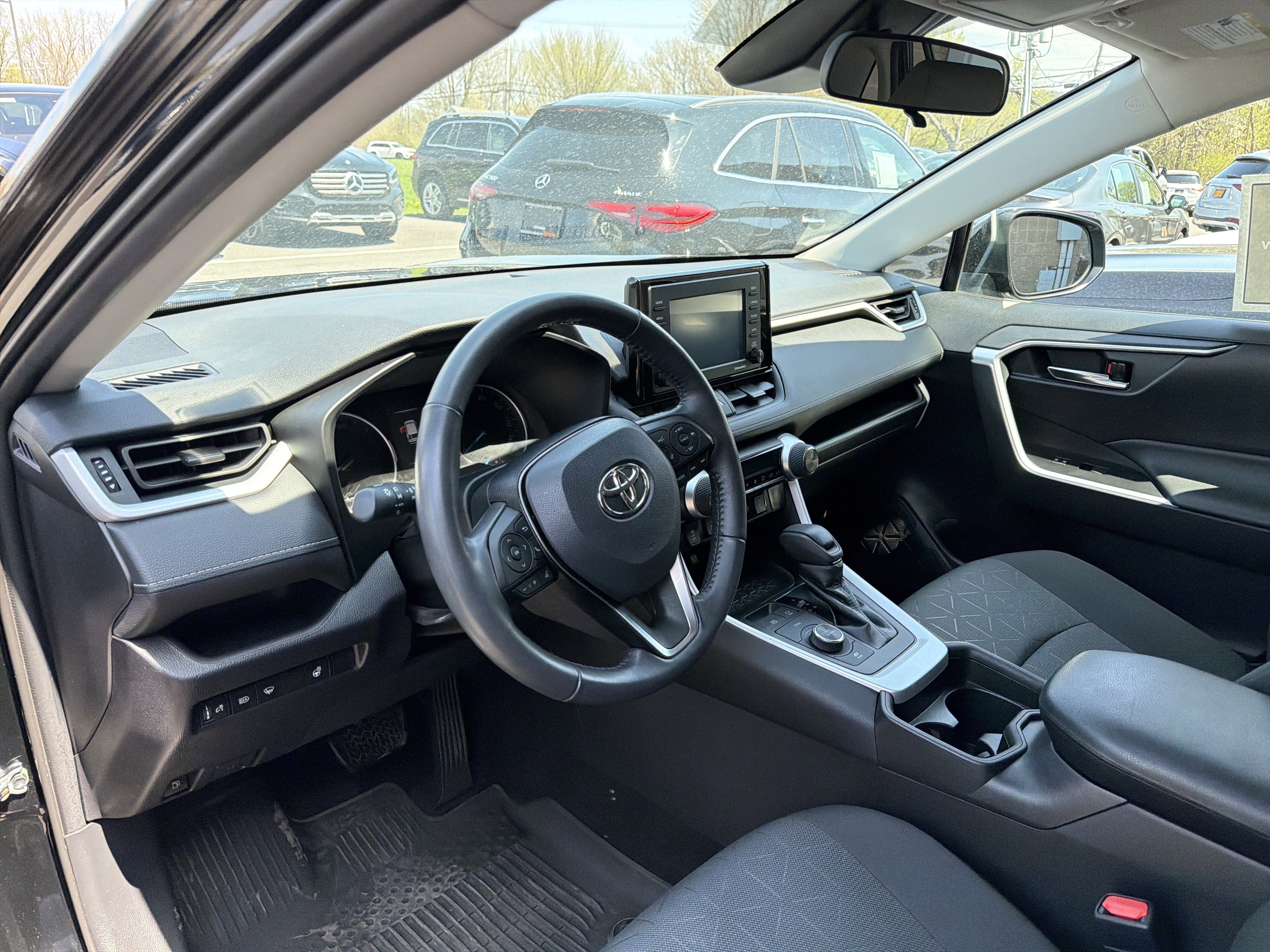 Used 2021 Toyota RAV4 XLE w/ XLE Grade Weather Package AWD/4WD image 9