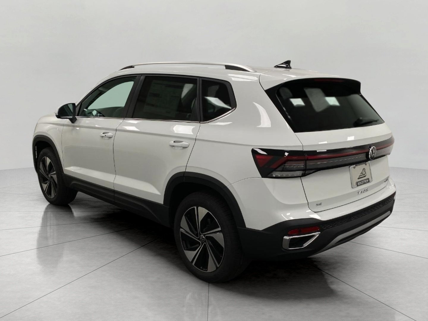 New 2026 Volkswagen Taos SE FWD image 14