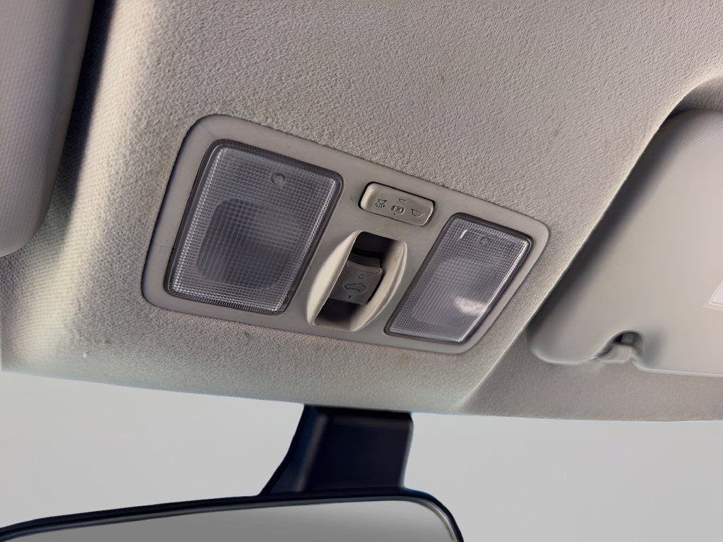 Used 2025 Hyundai Venue SEL FWD image 21