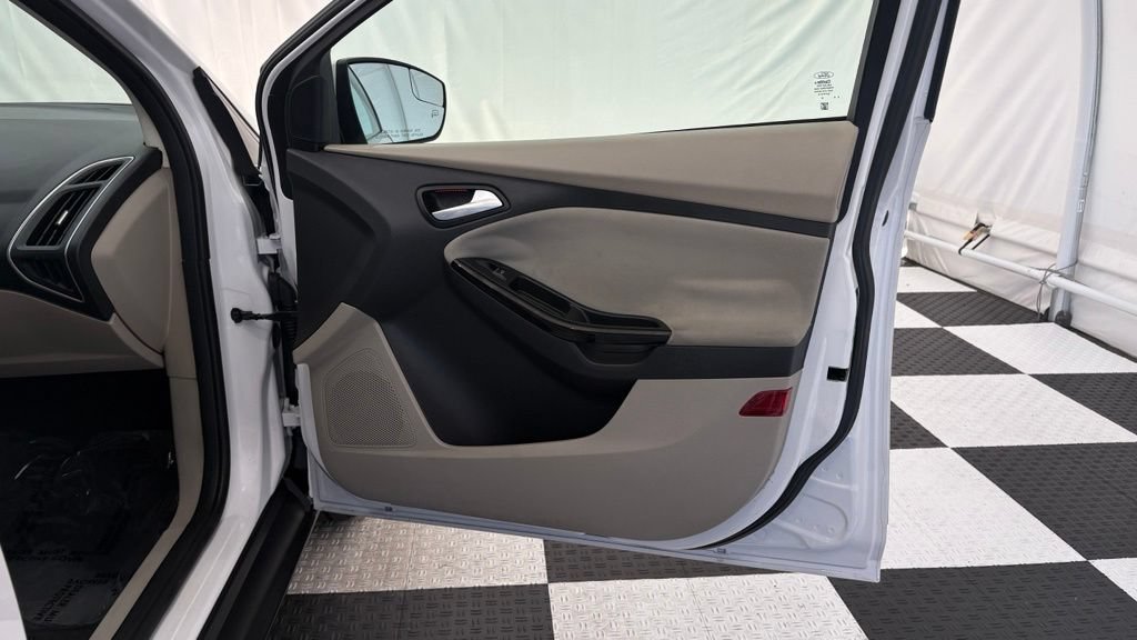 Used 2014 Ford Focus Electric Hatchback FWD image 21